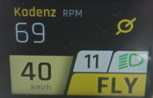 foto von Display von Kettler pinniato s-Pedelec zeigt kadenz von 69 bei 40kmh in gang 11